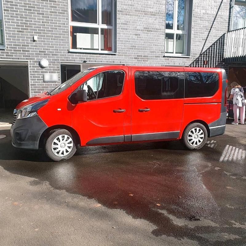 Gebraucht Opel Vivaro 120 PS (88 kW) 2014 Rot Van / Kleinbus