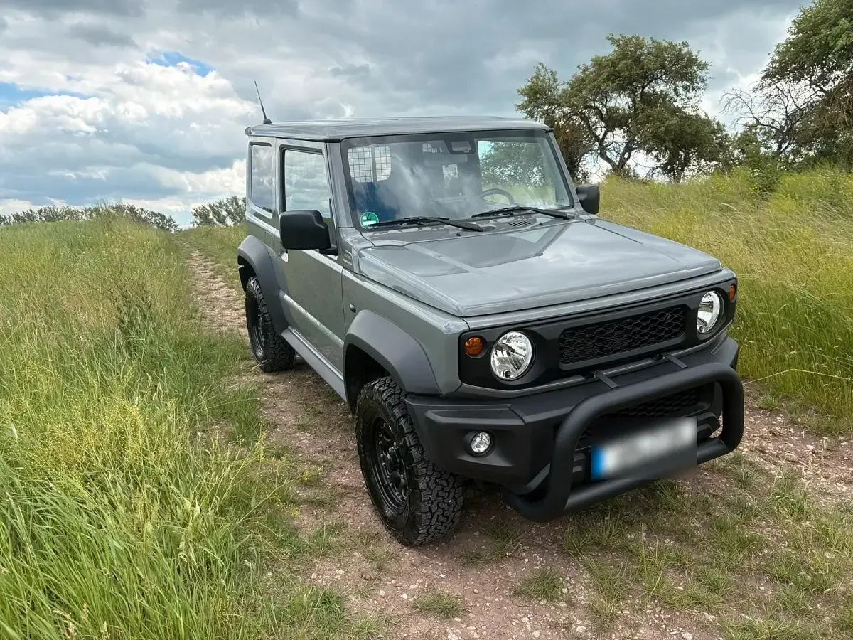 Gebraucht Suzuki Jimny 102 PS (75 kW) 2024 Grau SUV