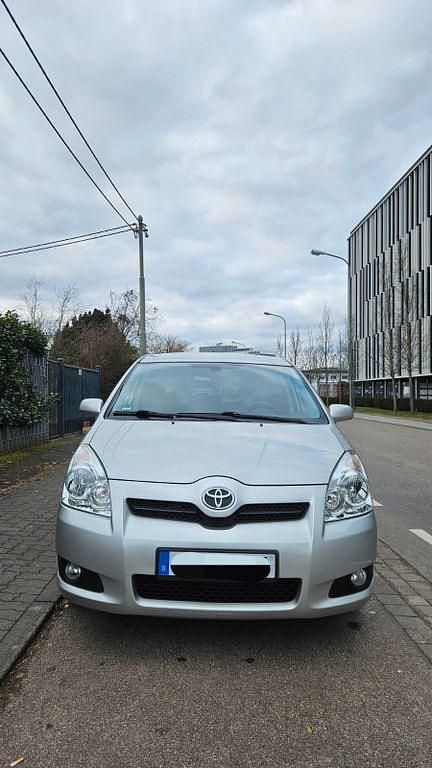 Gebraucht Toyota Corolla Verso 129 PS (94 kW) 2008 Silber Van / Kleinbus