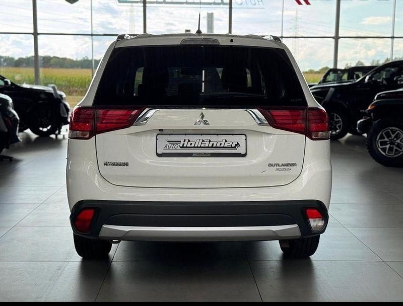 Gebraucht Mitsubishi Outlander 150 PS (110 kW) 2016 Weiß SUV