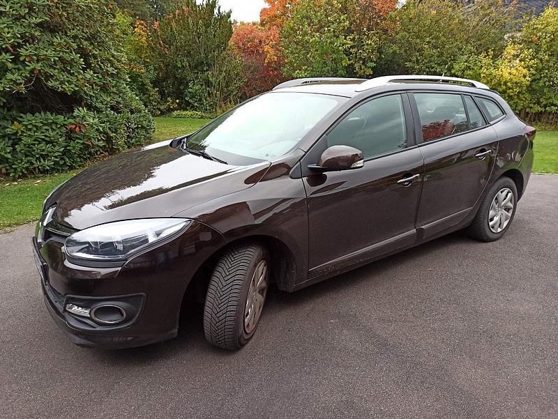Braun Gebraucht 2014 Renault Mégane GrandTour Initiale Paris Kombi | 4.800 € (Fairer Preis) - Bild 1/4