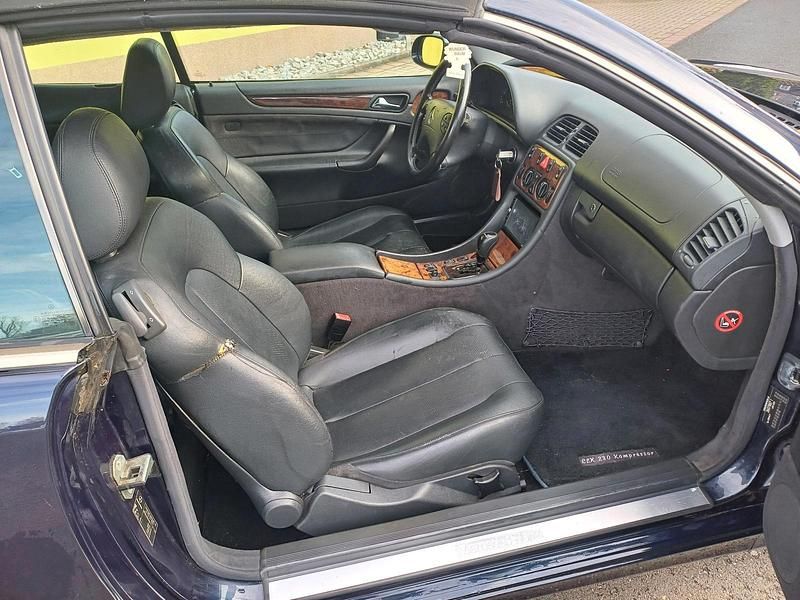 Gebraucht Mercedes CLK230 197 PS (144 kW) 2002 Blau Cabrio