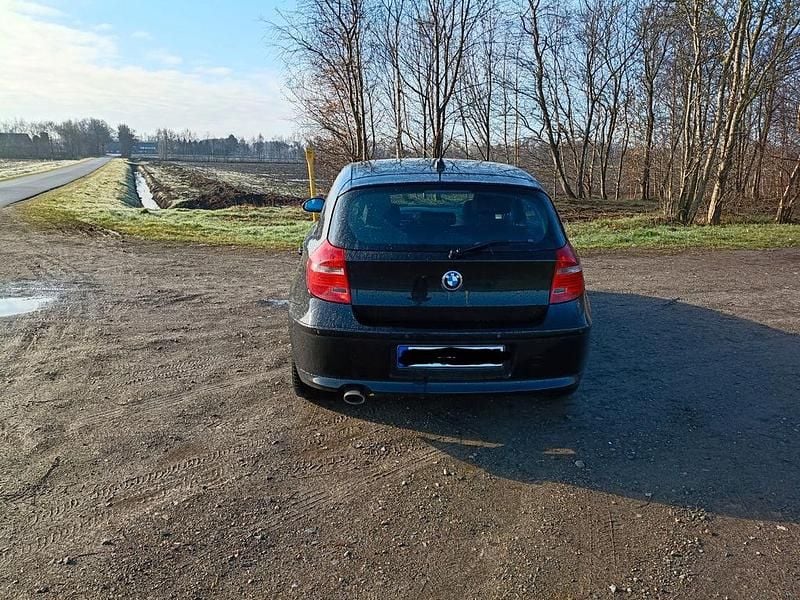 Gebraucht BMW 123 Performance 204 PS (150 kW) 2008 Schwarz Kleinwagen
