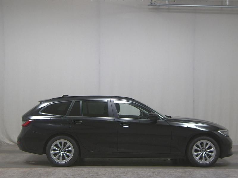 Schwarz Gebraucht 2022 BMW 318 Advantage Kombi | 19.280 € (Superpreis) - Bild 1/4