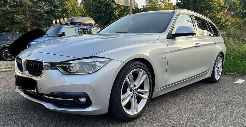 Grau Gebraucht 2017 BMW 320 Sport Line Kombi | 15.900 € (Superpreis) - Bild 1/4