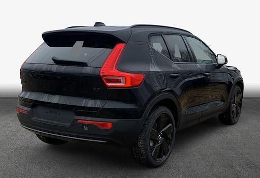 Neu Volvo XC40 Plus 163 PS (119 kW) 2026 Schwarz SUV
