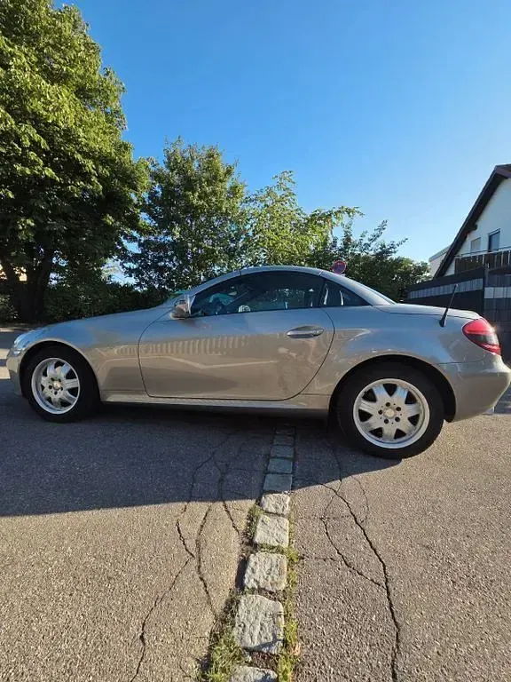 Gebraucht Mercedes SLK200 184 PS (135 kW) 2009 Silber Cabrio
