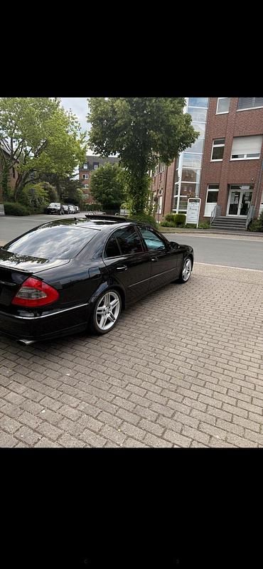 Schwarz Gebraucht 2007 Mercedes E280 Avantgarde Limousine | 4.800 € (Fairer Preis) - Bild 1/4