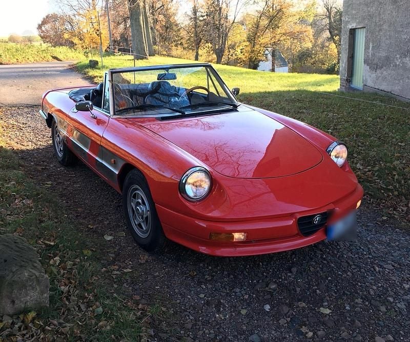 Gebraucht Alfa Romeo Spider 127 PS (93 kW) 1985 Rot Cabrio