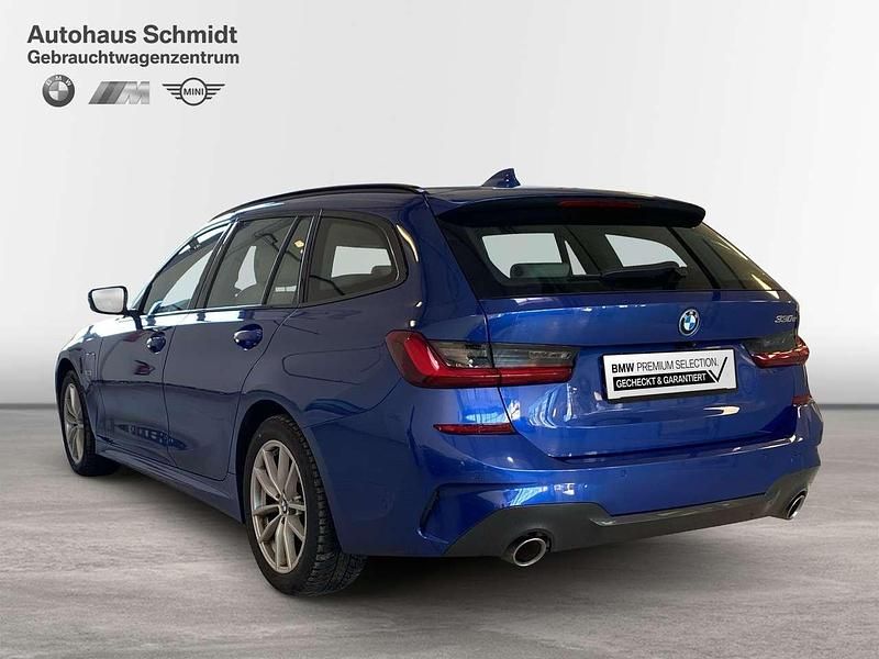 Gebraucht BMW 330e M Sport 292 PS (214 kW) 2022 M portimao blau Kombi