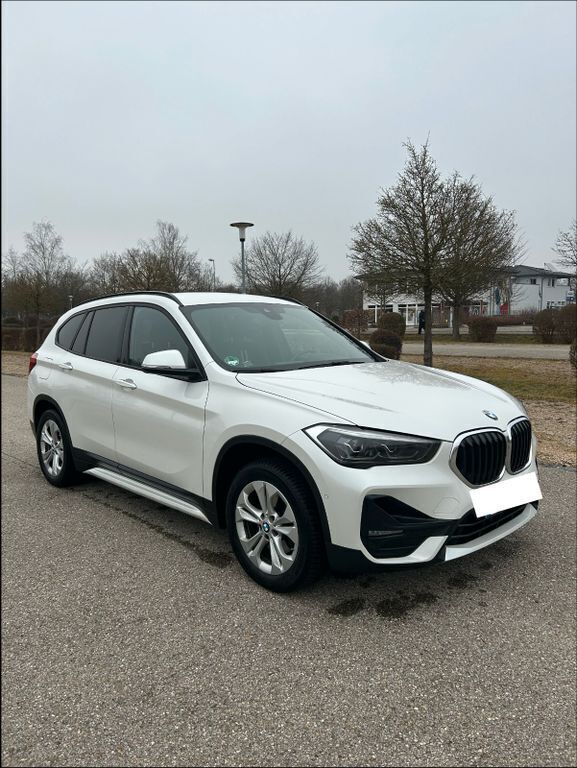 Weiß Gebraucht 2019 BMW X1 Sport Line SUV | 23.100 € (Fairer Preis) - Bild 1/4