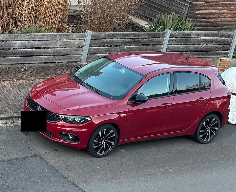 Gebraucht Fiat Tipo 120 PS (88 kW) 2018 Rot Limousine