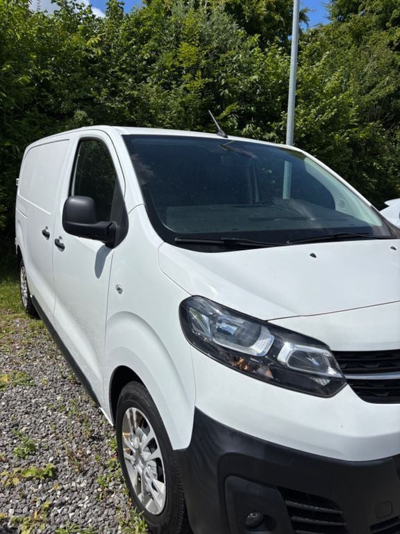Gebraucht Opel Vivaro Edition 122 PS (89 kW) 2020 Weiß Van / Kleinbus