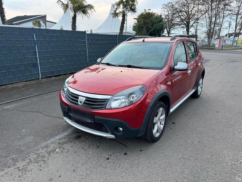Gebraucht Dacia Sandero Stepway 85 PS (62 kW) 2011 Rot Limousine