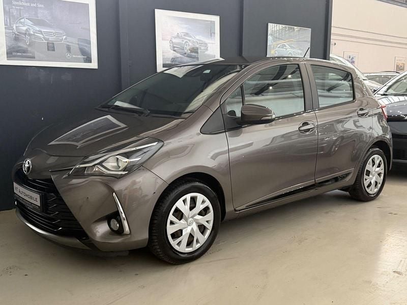 Gebraucht Toyota Yaris Comfort 69 PS (50 kW) 2017 Grau Kleinwagen