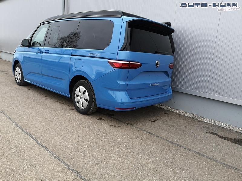 Neu VW California Beach 150 PS (110 kW) 2025 Mediumblau metallic dach schwarz Van