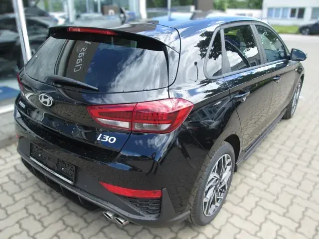 Neu Hyundai i30 N Line 150 PS (110 kW) 2026 Schwarz Limousine
