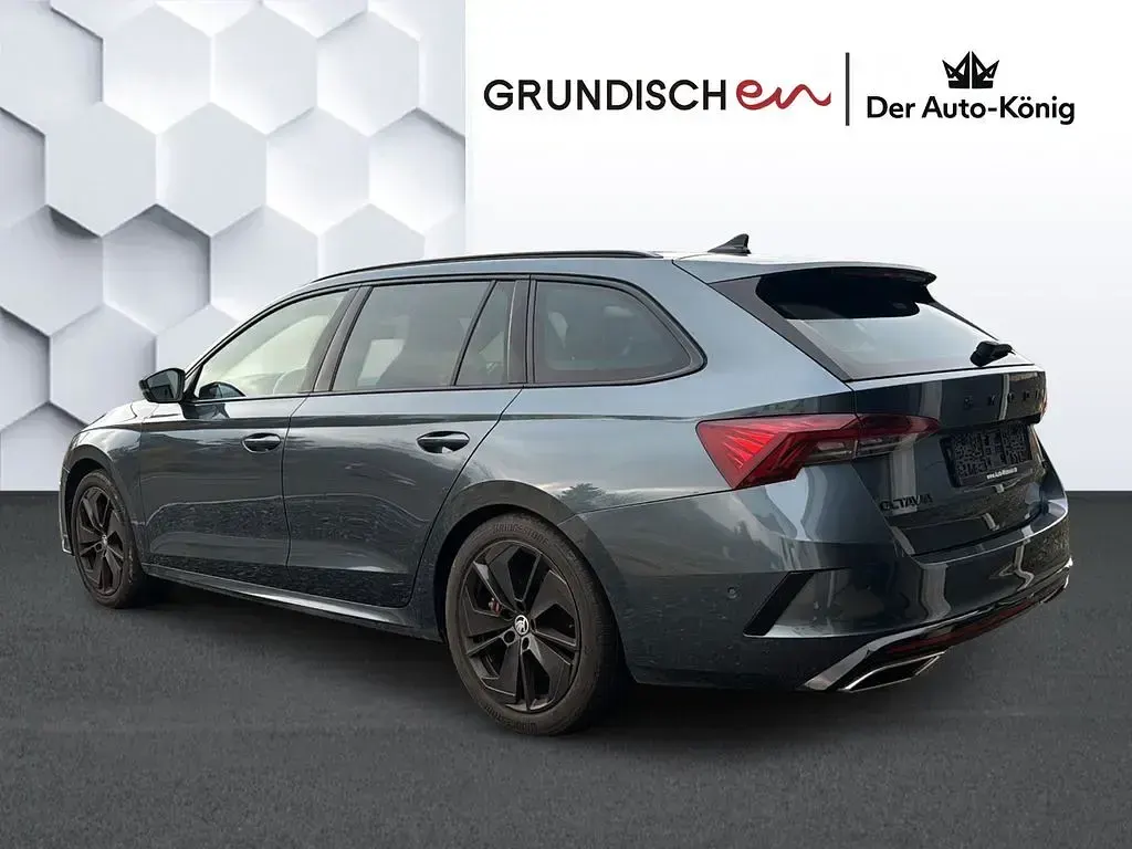 Gebraucht Skoda Octavia First Edition 245 PS (180 kW) 2021 Grau Kombi