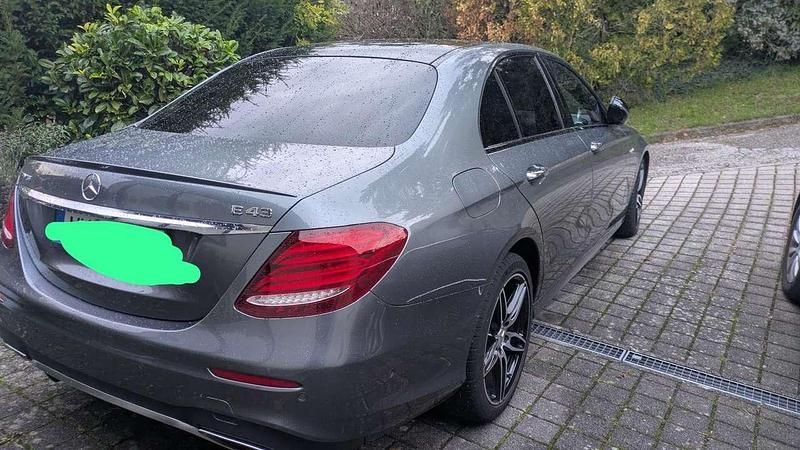Grau Gebraucht 2018 Mercedes E43 AMG AMG Limousine | 32.450 € (Superpreis) - Bild 1/4