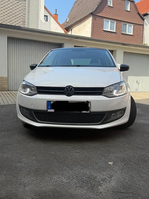 Weiß Gebraucht 2013 VW Polo Match Kleinwagen | 6.700 € (Fairer Preis) - Bild 1/4