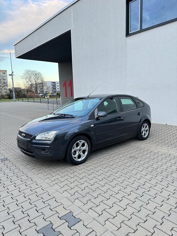 Gebraucht Ford Focus Ghia 125 PS (91 kW) 2007 Grau Kleinwagen