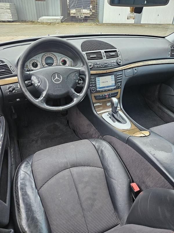 Gebraucht Mercedes E270 Avantgarde 177 PS (130 kW) 2002 Silber Limousine