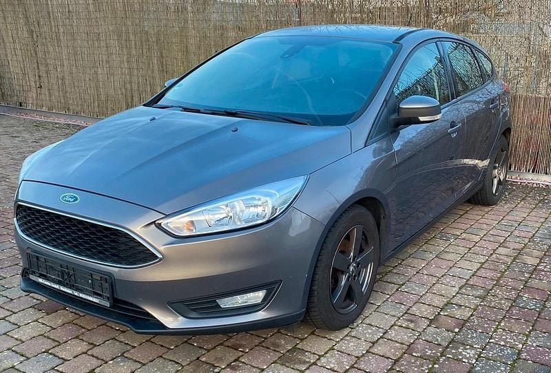 Gebraucht Ford Focus Business Edition 125 PS (91 kW) 2016 Grau Limousine