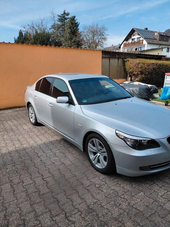 Gebraucht BMW 520 177 PS (130 kW) 2009 Silber Limousine