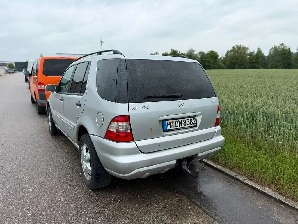 Gebraucht Mercedes ML270 163 PS (119 kW) 2002 Silber SUV