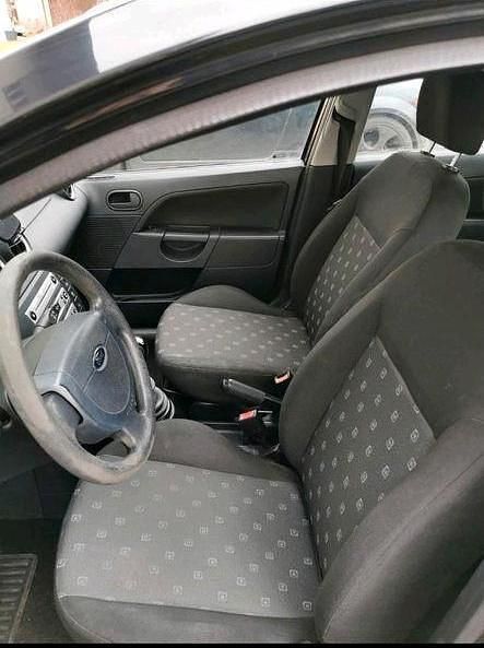 Gebraucht Ford Fiesta 69 PS (50 kW) 2004 Schwarz Kleinwagen