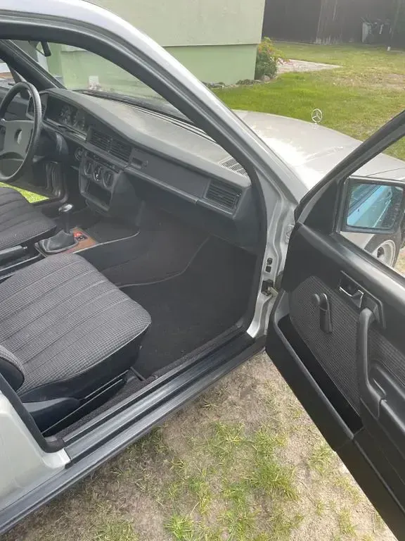 Gebraucht Mercedes 190 107 PS (78 kW) 1987 Silber Limousine