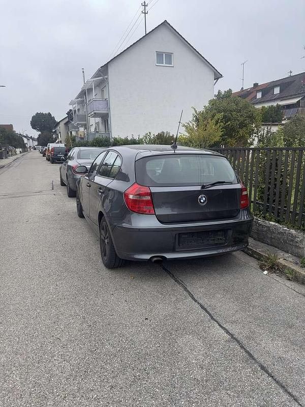 Grau Gebraucht 2008 BMW 118 Kleinwagen | 3.500 € (Fairer Preis) - Bild 1/4