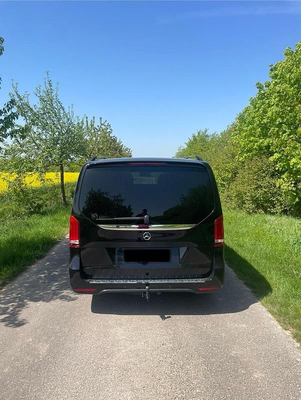 Schwarz Gebraucht 2019 Mercedes V300 Van / Kleinbus | 45.000 € (Guter Preis) - Bild 1/4