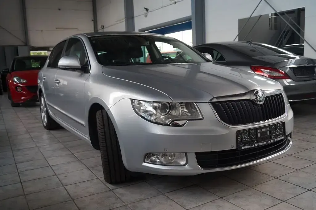 Gebraucht Skoda Superb Elegance 170 PS (125 kW) 2011 Silber Limousine