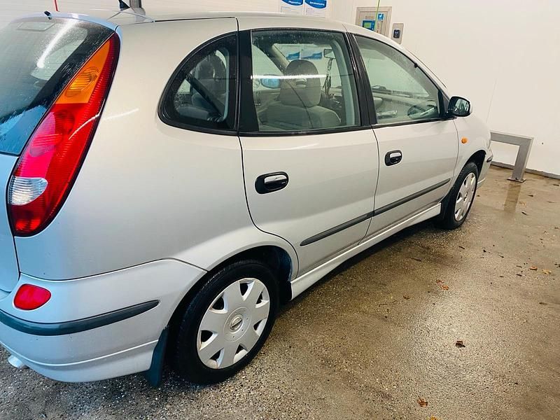 Grau Gebraucht 2002 Nissan Almera Kleinwagen | 3.000 € - Bild 1/4