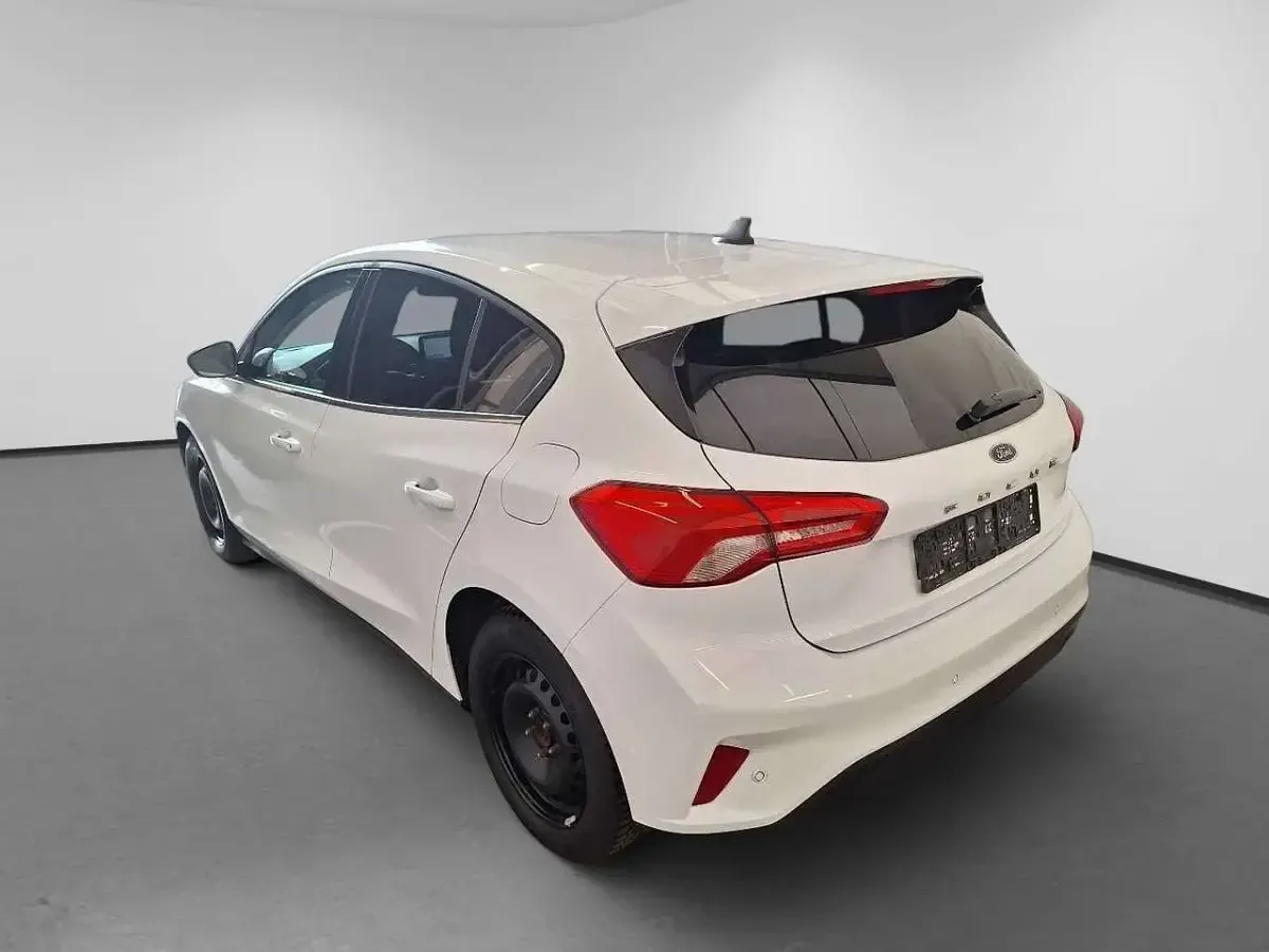 Gebraucht Ford Focus Titanium 125 PS (91 kW) 2022 Weiß Limousine