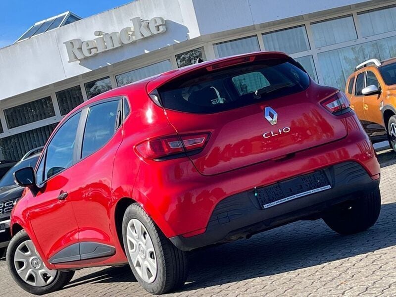 Second-hand Renault Clio IV Expression 75 CP (55 kW) 2013 Roșu Berlinǎ