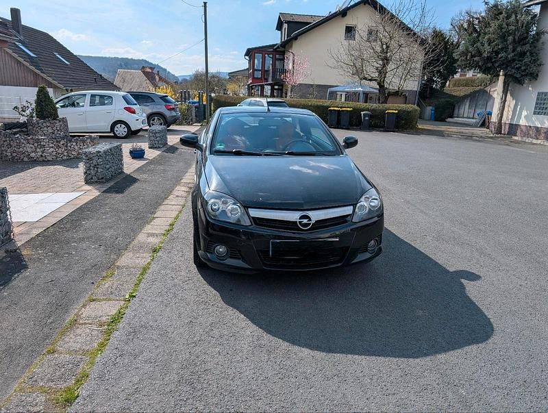 Schwarz Gebraucht 2004 Opel Tigra Cabrio | 1.500 € (Guter Preis) - Bild 1/4