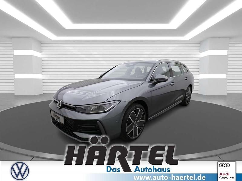 Diabasgrau (grey), metallic Neu 2025 VW Passat R-line Kombi | 49.900 € (Guter Preis) - Bild 1/4