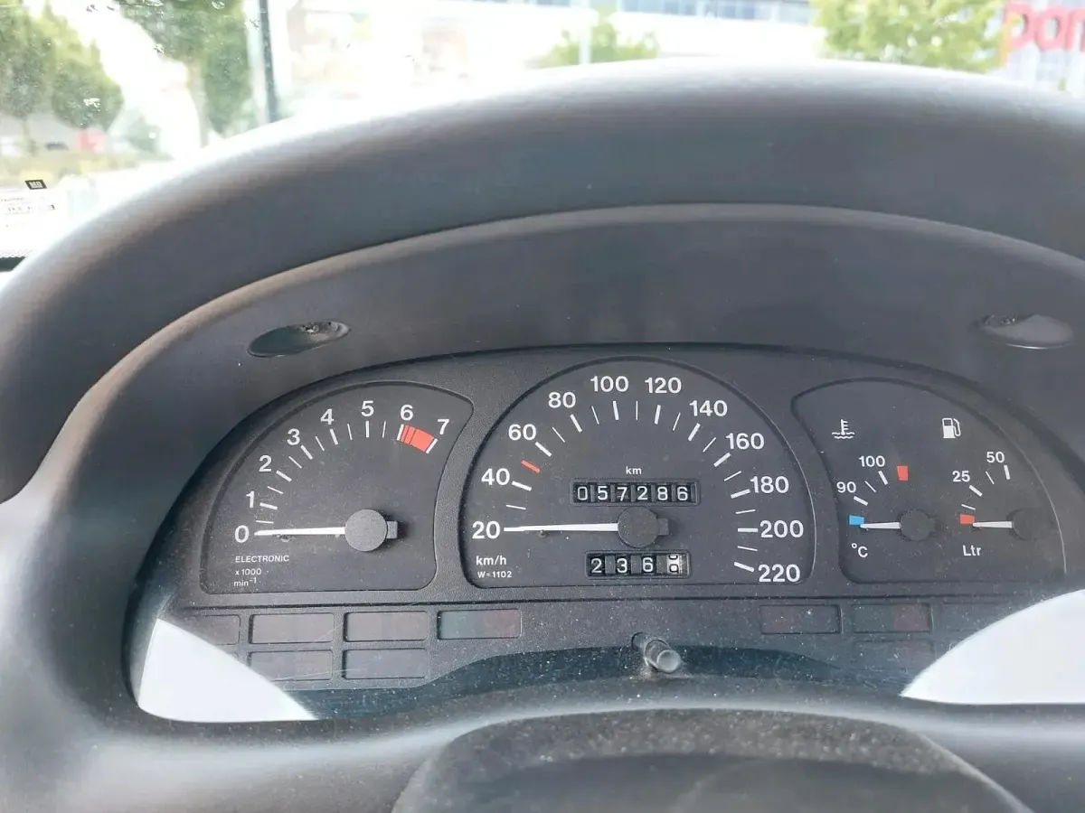 Gebraucht Opel Astra 75 PS (55 kW) 1997 Rot Limousine