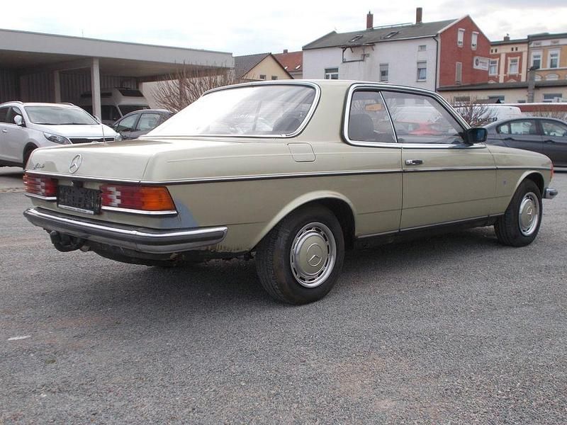 Gebraucht Mercedes 280 185 PS (136 kW) 1984 Grün Coupé