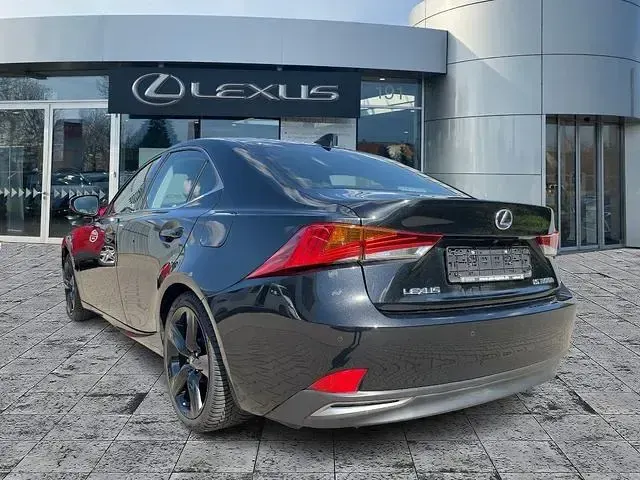 Gebraucht Lexus IS300h Sport Line 223 PS (164 kW) 2018 Graphite black Limousine