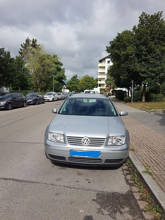 Silber Gebraucht 2002 VW Bora Limousine | 2.700 € (Guter Preis) - Bild 1/4