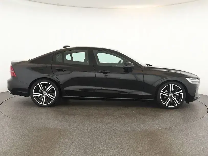 Gebraucht Volvo S60 R-Design 197 PS (144 kW) 2022 Onyx black Limousine