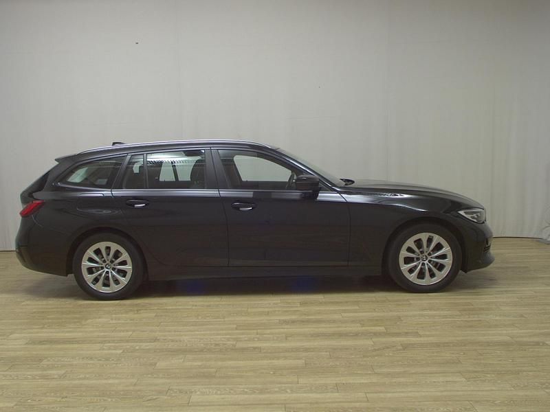 Schwarz Gebraucht 2020 BMW 318 Advantage Kombi | 16.980 € (Guter Preis) - Bild 1/4