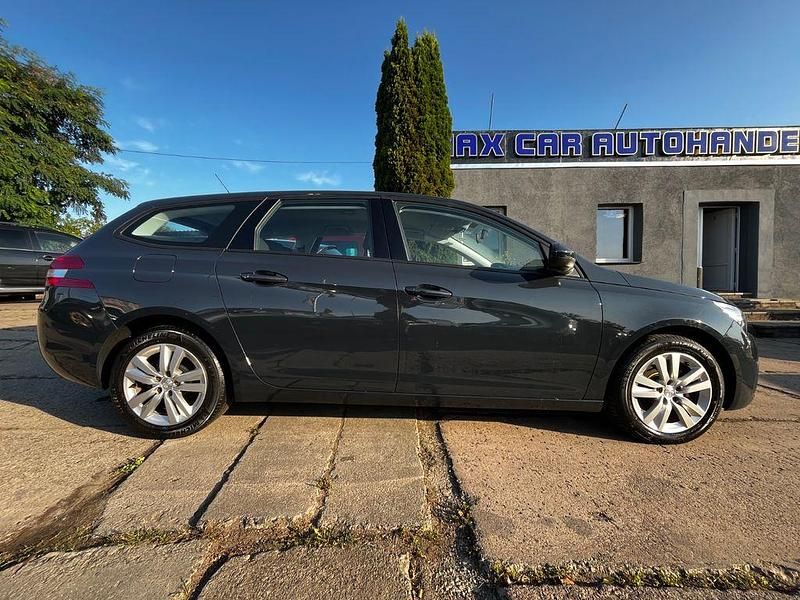 Gebraucht Peugeot 308 SW Active 131 PS (96 kW) 2017 Grau Kombi