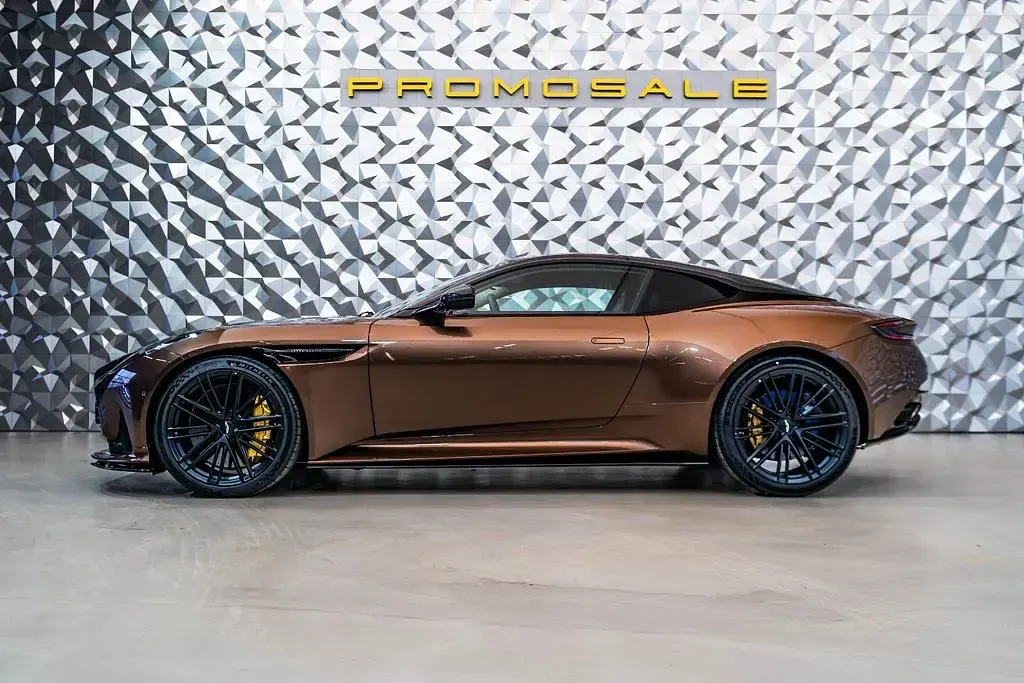 Gebraucht Aston Martin DB12 680 PS (500 kW) 2025 Braun Coupé