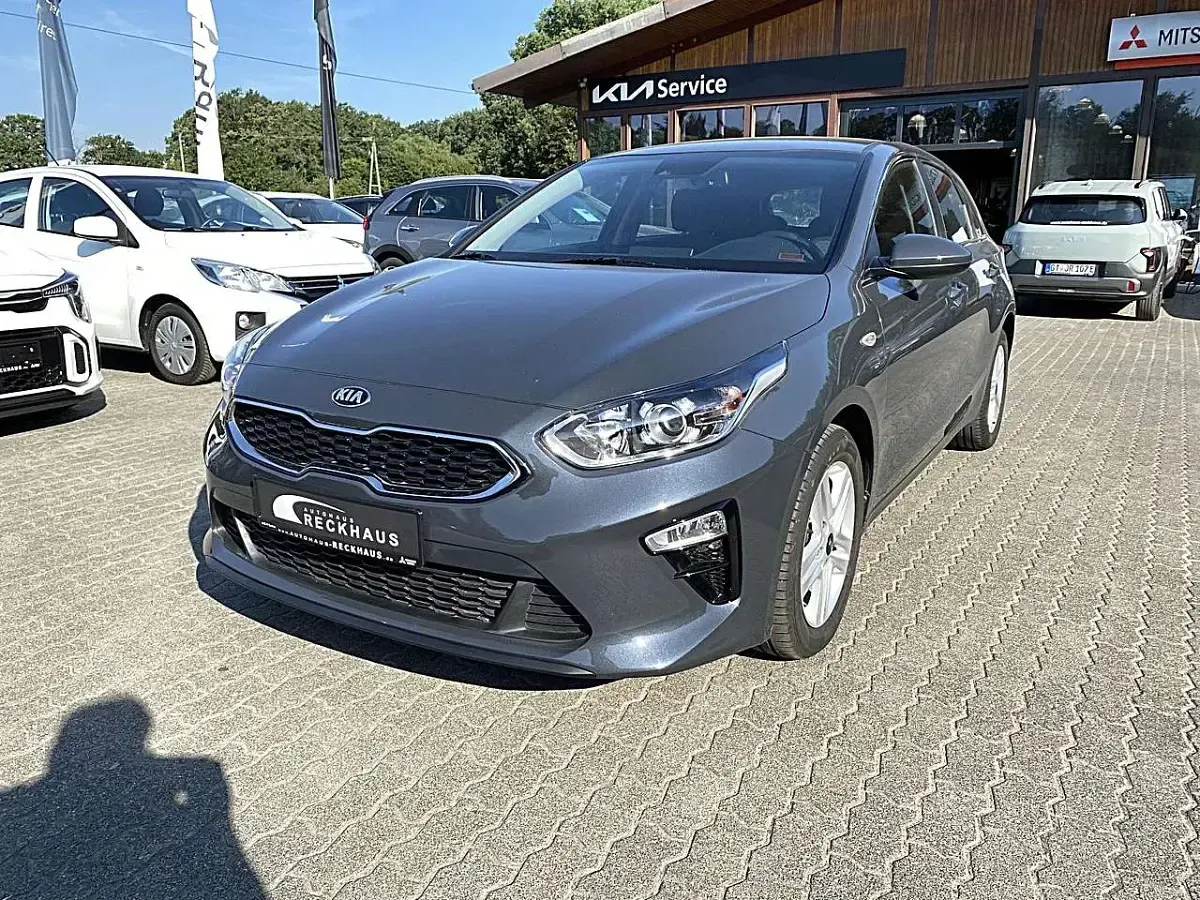 Gebraucht Kia Ceed Comfort 140 PS (102 kW) 2020 H8g pentametal (grau) Kleinwagen