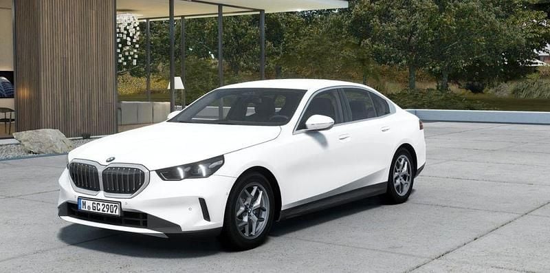 Neu BMW 540 303 PS (222 kW) 2025 Weiß Limousine