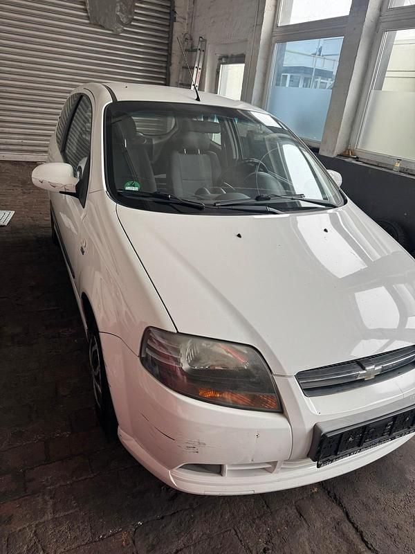 Weiß Gebraucht 2008 Chevrolet Kalos Kleinwagen | 1.000 € (Superpreis) - Bild 1/4